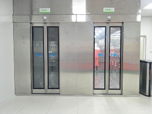 安井食品指定使用易純公司生產(chǎn)的自動門風淋室